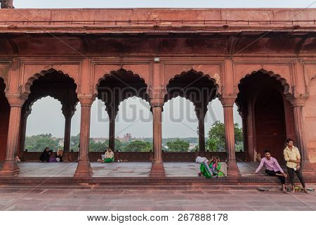 Delhi, India - October 22, 2016: Colonade Around The Courtyard Of Jama Masjid Mosque In The Center O