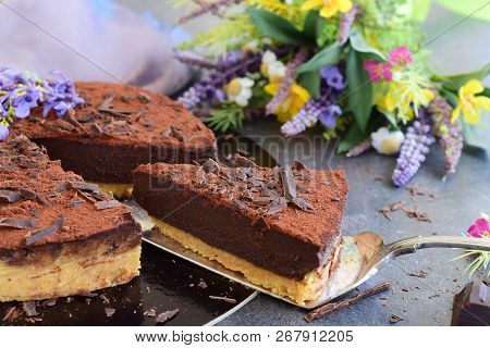 No Bake Cake, Biscuit Base With Cocolate Ganash