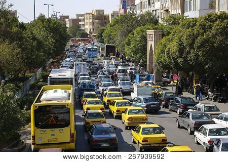 Tabriz, Iran-september 27,2018: Traffic Jam On One Of The Streets Of Tabriz In The Old Part Of The C