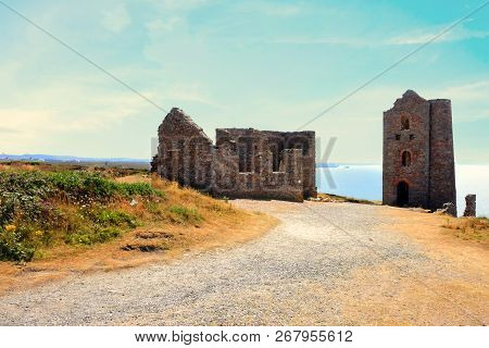 Stamps And Wheel Engine House Ruins Wheal Coates Mine On Cliffs Near St. Agnes,  Cornwall, Uk