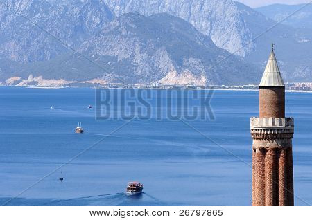 zblízka střílel Yivli minaret v Antalya, Turecko