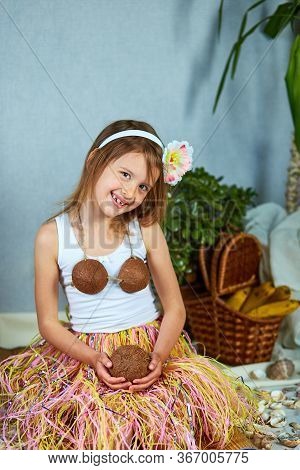 Little Girl Imitates Havaii Vacation At Home Quarantine.