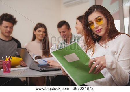 Females, Equality, Success Concept. Beautiful Cheerful Young Woman Taling To Her College Friends, En