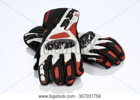 Spidi Str-5 Red Gloves Isolated On White. Photograph Taken On May 19, 2020 In Madrid, Spain.