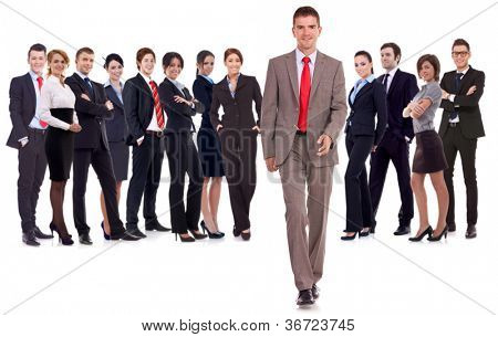 úspěšný obchodní tým s obchodní příručí chůzi vpřed-vedoucí, být jiný koncept - iso