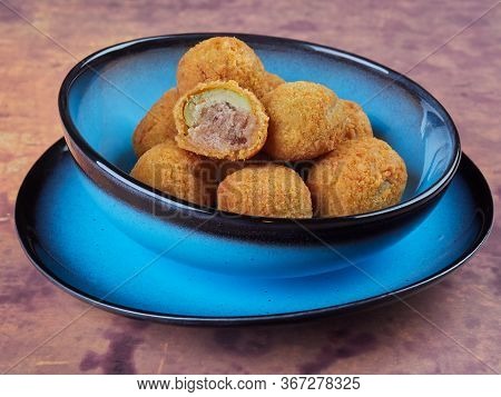 Stuffed And Fried Ascolana Olives (olive All'ascolana), A Dish Originating Circa 1800 In Ascoli Pice