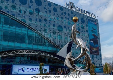 Russia, Moscow, October 2019. Sculpture Of Dolphins At The Entrance To The Aquarium Moskvarium At Vd