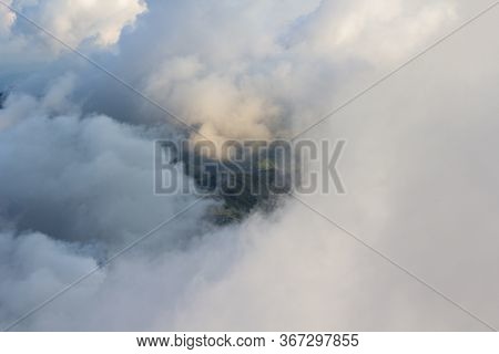 Image Of The Mist That Blows To The Gap Like A Heart Shape. : Mulayit Taung, Moei Wadi, Myanmar.