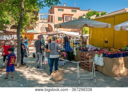Sineu, Balearic Islands/spain; May/20/2020: Fruit And Vegetable Stall At The Traditional Street Mark