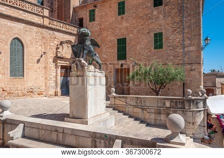 Sineu, Balearic Islands/spain; May/20/2020: Fruit And Vegetable Stall At The Traditional Street Mark