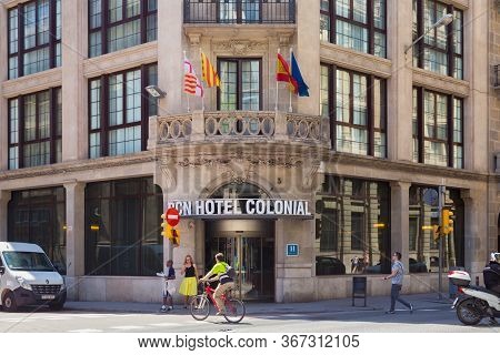 Barcelona, Spain - May 15, 2017: View Of The Entrance To The Bcn Hotel Colonial On The Via Laietana 