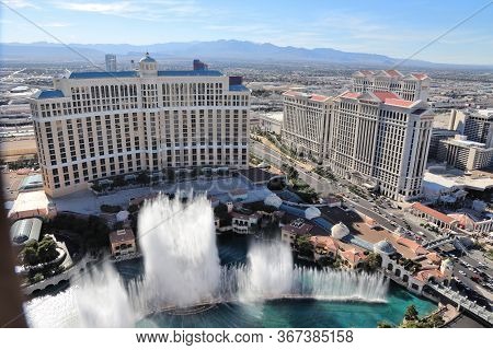 Las Vegas, Usa - April 14, 2014: Bellagio And Caesars Palace View In Las Vegas. Both Hotels Are Amon