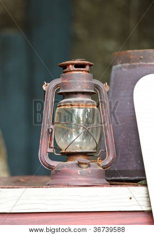 Gammal lampa, orkanen lampa