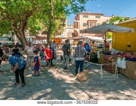 Sineu, Balearic Islands/spain; May/20/2020: Fruit And Vegetable Stall At The Traditional Street Mark