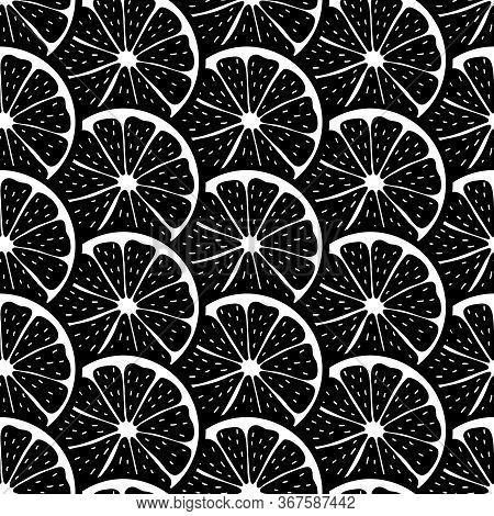 Seamless Pattern With Sliced Pieces Of Citrus Fruit. Black And White Background Of Tropical Fruits. 