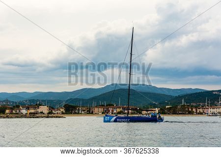 Port Grimaud, France - June 11, 2019 : A Race With Boats In Port Grimaud, The Venice Of Provence, Sm