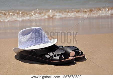 Sea Holiday Pictures Weekend Flip Flops And Hat