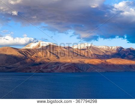 Panoramic View Of Beautiful Tso Moriri Lake In Changthang Plateau In Ladakh, Jammu And Kashmir State