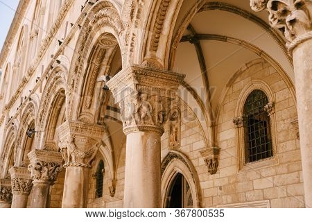Dubrovnik, Croatia - 04 May 2016: The Princely Palace Is A 14th-century Gothic And Renaissance Palac