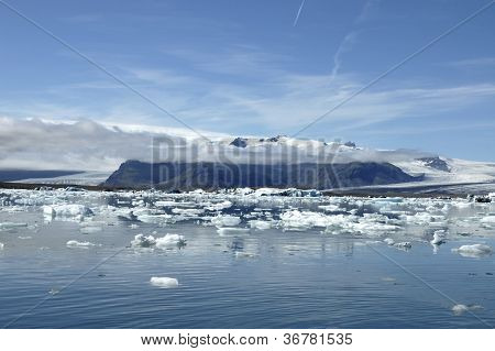 Buzullar Jokulsarlon buz Lagoon içinde.