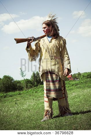 North American Indian in volle jurk