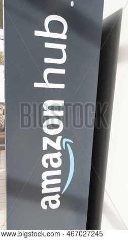 Bordeaux , Aquitaine  France - 12 05 2022 : Amazon Hub Locker Logo Brand And Text Sign On Grey Locke