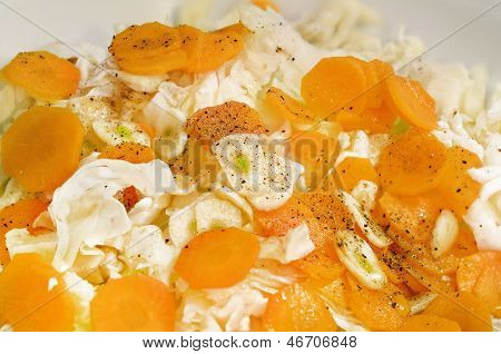 красивые капустой и морковью салат крупным планом