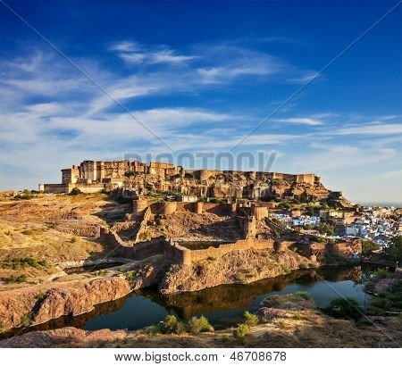 Mehrangarh Fort และ Padamsar Talab และ Ranisar Talab ทะเลสาบ โชติปุระ รัฐราชสถาน อินเดีย