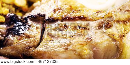 Sliced ​​chicken Thigh With Smoke Coming Out, Hot Meat Smoking, Chicken Flavor, Brazilian Restaurant