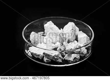 Calcium Chloride Flakes, Salt In Solid State, Used In Brine For Refrigeration Machines, Road Dust An
