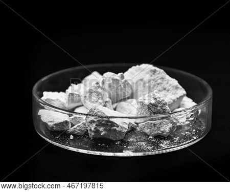 Calcium Chloride Flakes, Salt In Solid State, Used In Brine For Refrigeration Machines, Road Dust An