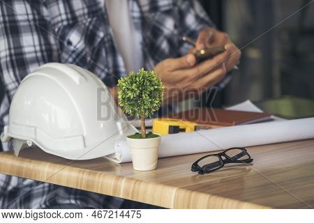 Asian Engineer Man Brainstorming Construction Building Contractor Civil Worker Parners Team Meeting