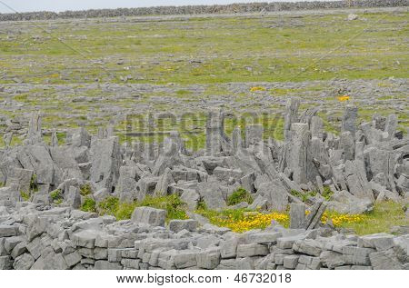 Irská krajina - pohled z Dun Aengus, Antická pevnost na Aranskými ostrovy