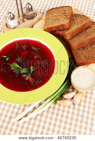 Vynikající boršč v tabulce detail