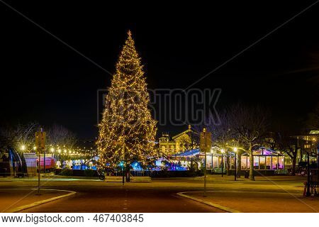 12  Decembar 2022, Amsterdam, Netherlands,  View On Amsterdam During The Light Festival In The Nethe