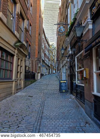 London, Uk - November 25, 2022: View Part Of The Walkie Talkie Building Through Lovat Lane, Billings