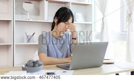Asian male staffers are disappointed by the mistakes made, Despair or disappointment, Sad feeling, S