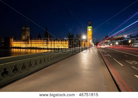 Lys stier på Westminster Bridge