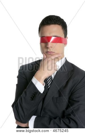 빨간 테이프 눈가리 개 사업 분리