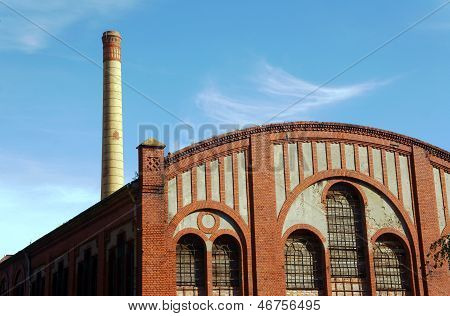 Fabrik und Schornstein im alten Gaswerk