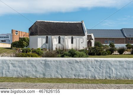 Struisbaai, South Africa - Sep 21, 2022: Street Scene, With The Historic Anglican Church, In Struisb