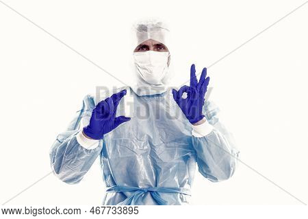 Treating Novel Coronavirus Pneumonia. Pulmonologist Give Ok To Drug Bottle. Coronavirus Treatment