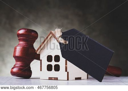 Arrest Of Real Estate. The Court Will Confiscate The Property. The House Was Sold In Court. Home Con