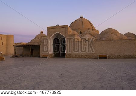 View Of The Medieval Shopping Complex Of Toki Zargaron In The Early Morning. Architecture Of Ancient