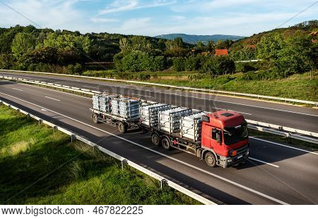 Transportation Truck On Highway - Mobile Gas Refueller Containers For The Transportation Of Compress