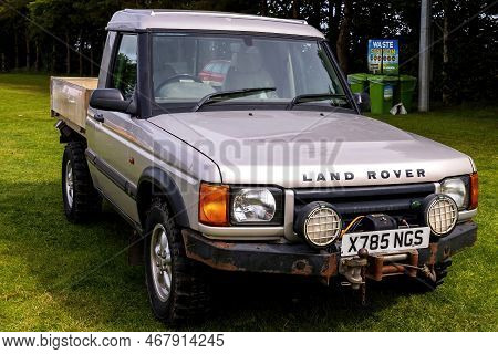 Bath, Uk, June 19, 2022: A 2000 Land Rover Discovery, Reg No: X785 Ngs At The Bath Festival Of Motor