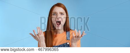 Outraged Freak-out Girlfriend Shouting Confused Full Disbelief Raising Hands Dismay Shrugging Compla
