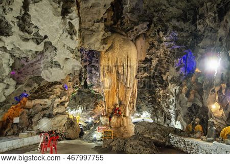 Thailand Ratchaburi Wat Tham Nam Cave