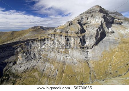 Bjerg og skyer i Ordesa National Park, Spanien