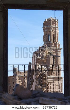 Torre a Belchite, villaggio di Belchite fu distrutta in un bombardamento durante la guerra civile spagnola, Saragos